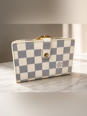 White Damier Louis Vuitton Kiss Lock Wallet
